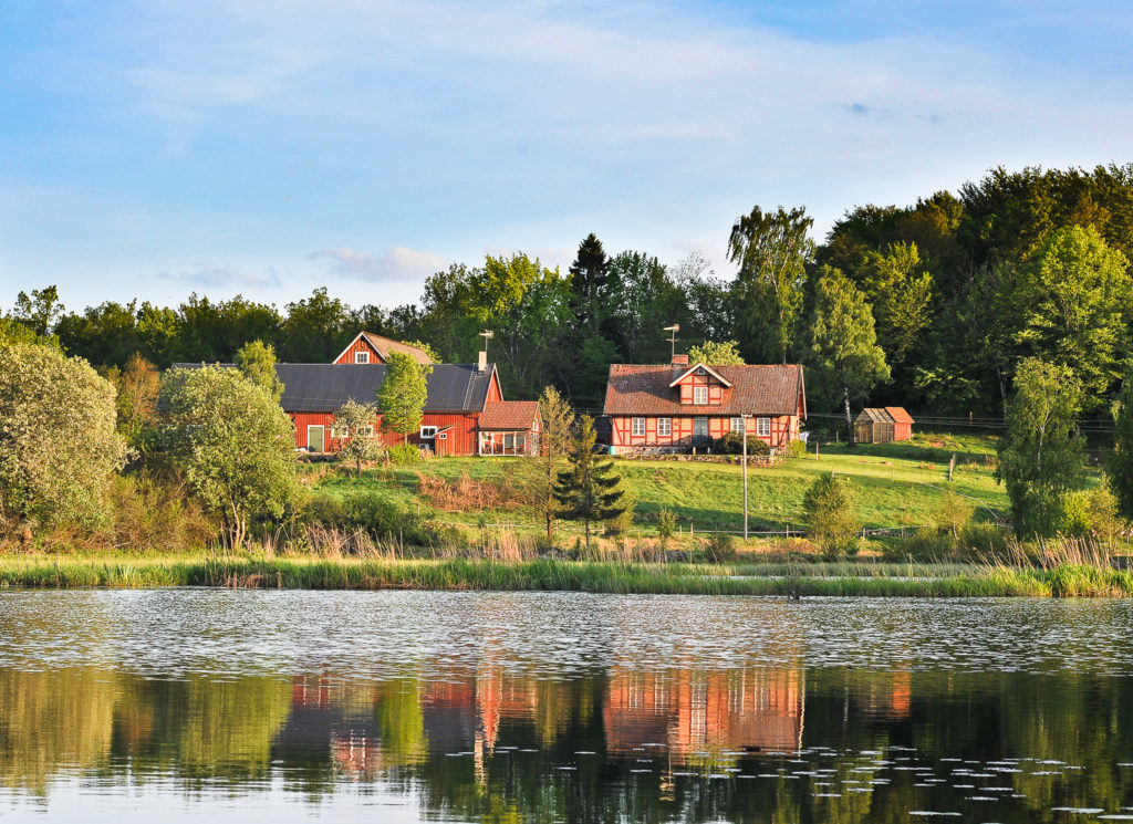 Rent Swedish lakeside cabins & cottages | Farmstay Sweden